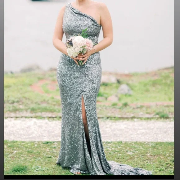 Crushed silver sequin gown Pronovias size 6 - Picture 2 of 7